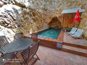 Bazén v ubytování Town House with Private Pool in Village Centre nebo v jeho okolí