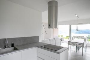 Kuchyň nebo kuchyňský kout v ubytování IseoLakeRental - Trivia Resort