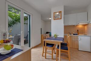 Kuchyňa alebo kuchynka v ubytovaní Apartments Vranjes