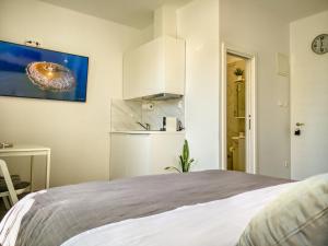 Postel nebo postele na pokoji v ubytování SmartMini Apartments
