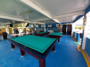 a pool table in a room with blue floors at Hotel Barcelona Chinauta in Chinauta