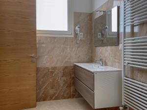 Koupelna v ubytování Karpignàna Hotel