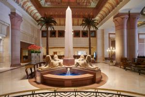 開羅的住宿－開羅城市之星洲際酒店，大厅,大楼中央有一个喷泉