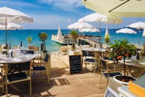 Restoran ili drugo mesto za obedovanje u objektu T2 appartement Golfe Juan 47m2 plages et port