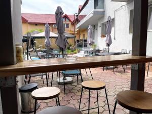 Restaurace v ubytování Pensiunea Caluda
