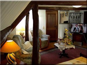 TV a/nebo společenská místnost v ubytování Hotel Graf Rolshausen