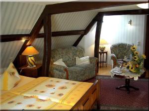 Postel nebo postele na pokoji v ubytování Hotel Graf Rolshausen