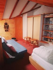 Giường trong phòng chung tại Appartement 8 couchages 45 m2 tout confort à la foux d'allos