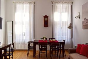 Fotografia z galérie ubytovania Central Budapest Apartment in Historical Building With Free Private Parking v Budapešti