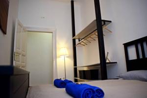 Posteľ alebo postele v izbe v ubytovaní Central Budapest Apartment in Historical Building With Free Private Parking