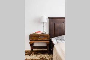 Posteľ alebo postele v izbe v ubytovaní Central Budapest Apartment in Historical Building With Free Private Parking