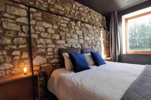 Voodi või voodid majutusasutuse Out & LODGE Prunelliers toas
