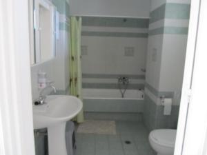 Kúpeľňa v ubytovaní VILLA EIRINI