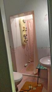 Koupelna v ubytování Уютный дом у моря + 12 fotografií