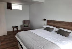 Postel nebo postele na pokoji v ubytování Apartamentos El Muelle Comillas
