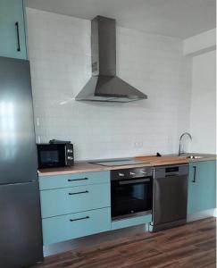 Kuchyň nebo kuchyňský kout v ubytování Apartamentos El Muelle Comillas