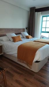 Postel nebo postele na pokoji v ubytování Apartamentos El Muelle Comillas