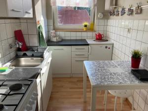 Kuchnia lub aneks kuchenny w obiekcie Kierunek Sopot CENTRUM