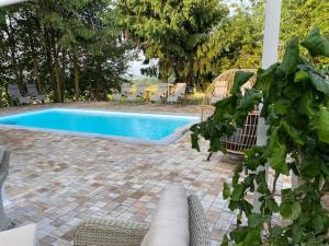 Bazén v ubytování Villa Bialka & Spa nebo v jeho okolí