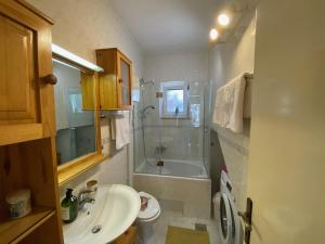 Koupelna v ubytování Apartment Sandra FREE PRIVATE PARKING + 25 fotografií