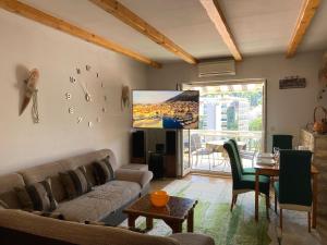 TV a/nebo společenská místnost v ubytování Apartment Sandra FREE PRIVATE PARKING