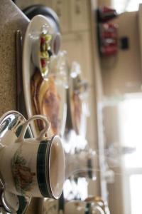 Příslušenství pro přípravu čaje a kávy v ubytování Lír B&B
