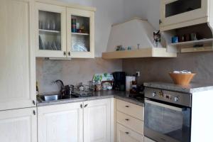 A kitchen or kitchenette at Perivoli