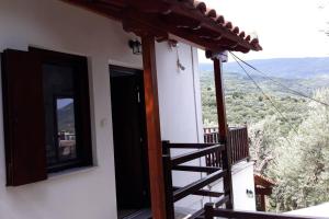 A general mountain view or a mountain view taken from the holiday home