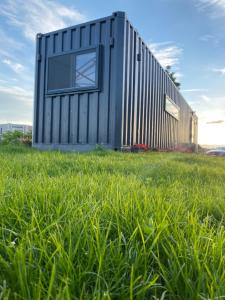 a small house sitting on top of a field of grass at HomeRevolution in Marikostenovo
