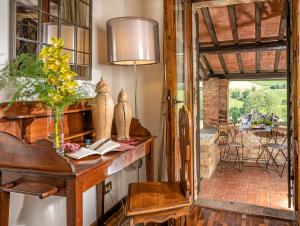 a room with a desk with a book and a lamp at Relais Ortaglia in Montepulciano