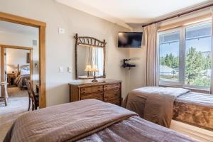 Gallery image of Juniper Springs Lodge #413 - Luxury Ski in Ski out! 2 Bedroom in Mammoth Lakes