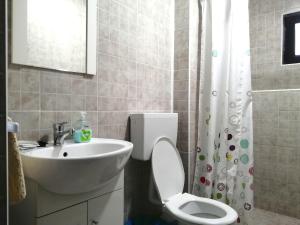 a bathroom with a toilet and a sink at Casa di Sonia in Eforie Nord
