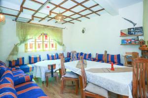 Istumisnurk majutusasutuses Maison d'hôtes Tinwitchi