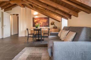 a living room with a couch and a table at Maison Vittoria Lago Maggiore in Laveno-Mombello