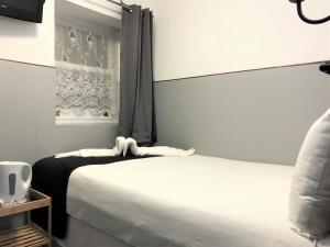 Postel nebo postele na pokoji v ubytování Plaza London Hotel