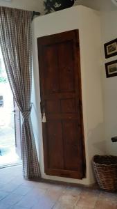 a wooden door in a room with a window at B&B del Giglio in Cefalù