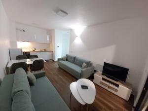 Apartmani Aida的休息区