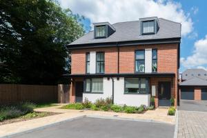 Gallery image of Greenfield Modern 3BR Home - Southcote lane , Reading in Reading