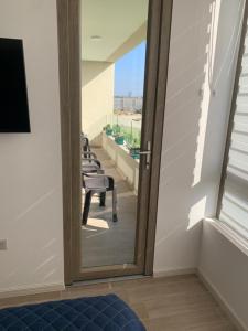 a door leading into a room with a balcony at Bello departamento av del mar in Coquimbo