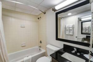 Koupelna v ubytování Motel 6-Lawrenceville, NJ