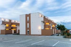 a parking lot in front of a building at Apartment Village Nin in Nin