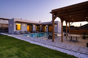 Imagen de la galería de Sardines Luxury Villas, en Análipsi