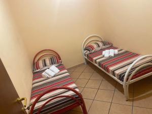 two beds sitting next to each other in a room at Le Maioliche BLU Sferracavallo in Sferracavallo