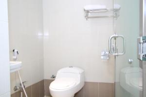 Koupelna v ubytování Al Muhaidb Residence Al Dowally