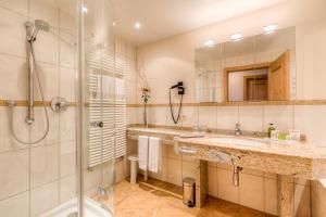 Un baño de Hotel Alpenhof