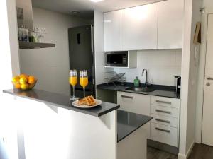 Kuchnia lub aneks kuchenny w obiekcie MIRADOR Sea View apartment