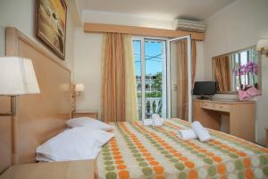 a hotel room with a bed and a window at Marietta Boutique Apts in Tsilivi