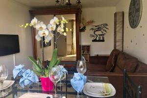 a living room with a couch and a glass table at Magnifique maison 80m² avec extérieur in Saint-Michel-le-Cloucq