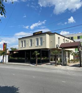 a building on the corner of a street at SANTO Hotel in Shkodër