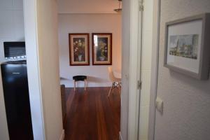 a room with a kitchen and a dining room at Apartamento cerca de la playa in Santander